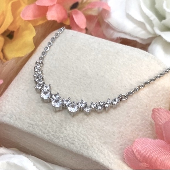 Diamond Simulate Accent Necklace With Mixed Sz Stones NEW - Picture 2 of 3